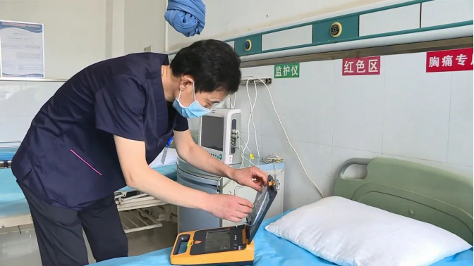 沛县一男子突发心梗，医护人员生死营救，AED再立功！1112.png
