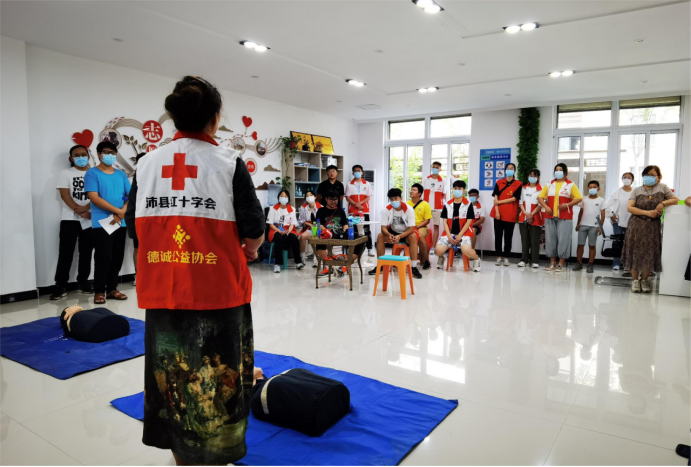 管！18名准大学生获得“红十字救护员证”---2022.8.1(1)115.png