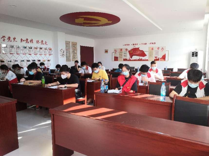 管！18名准大学生获得“红十字救护员证”---2022.8.1(1)318.png
