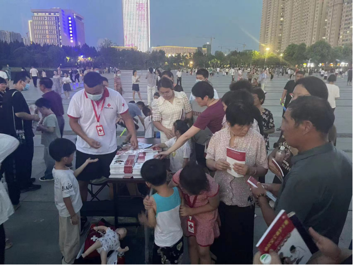 赞！这群人摆“地摊”，不售货只授技！---2022.8.1(1)500.png