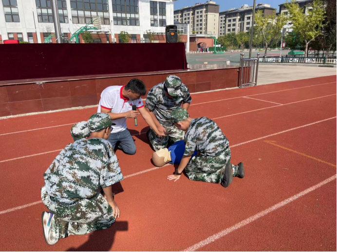 “救在身边·校园守护”--应急救护培训走进杨屯中学560.png