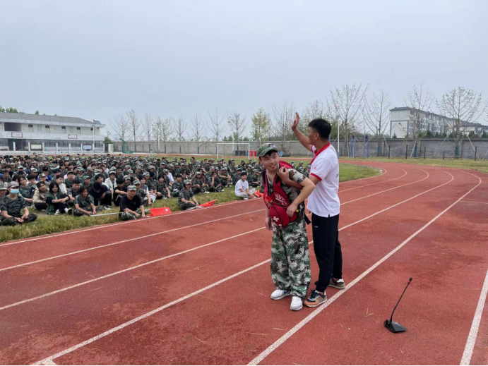 “救在身边·校园守护”--应急救护培训走进鸳楼中学581.png