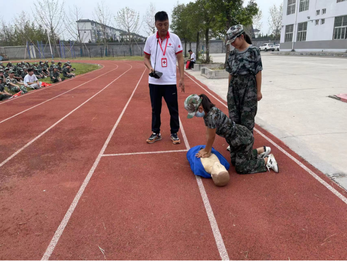 “救在身边·校园守护”--应急救护培训走进鸳楼中学585.png