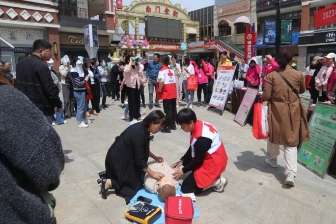 铜山区红十字会开展生命教育，救在身边 5.8广场宣传活动393.png