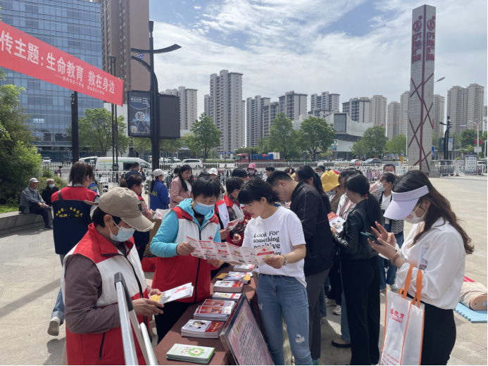 铜山区红十字会开展生命教育，救在身边 5.8广场宣传活动395.png