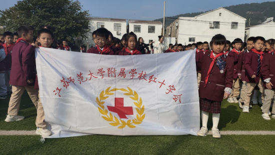 江苏师范大学附属学校红十字会开展重阳节主题宣传活动492.png