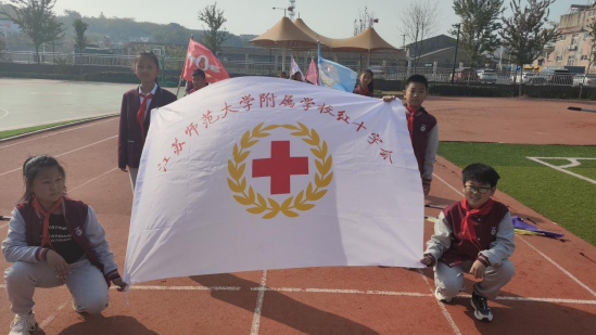 江苏师范大学附属学校红十字会开展重阳节主题宣传活动495.png