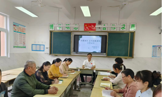 闫窝小学防震疏散演练880.png