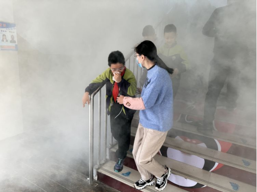 安全守护 “救”在身边——徐州市人才家园小学消防培训红十字主题活动420.png