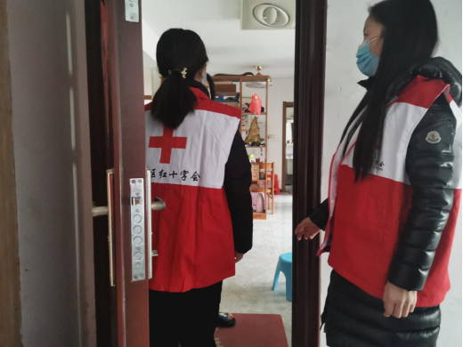 云龙区汉风街道红十字会开展空巢老人敲门行动181.png