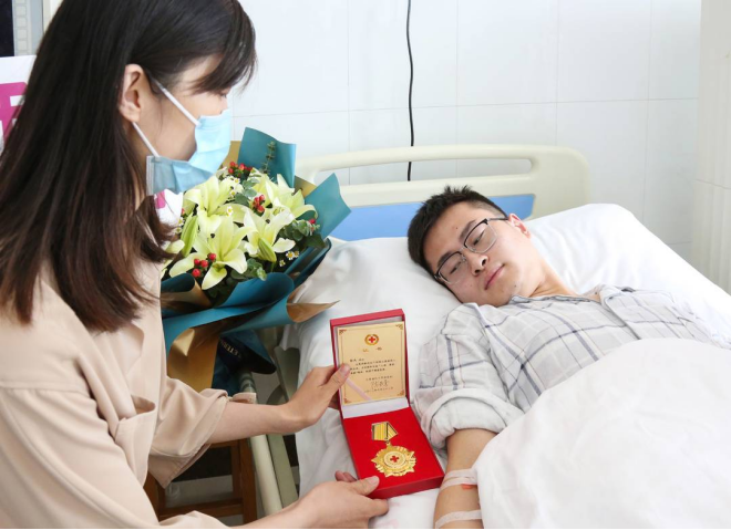 徐州医学生成功捐髓：“没想到第一次治病救人竟是以这种方式”(1)830.png